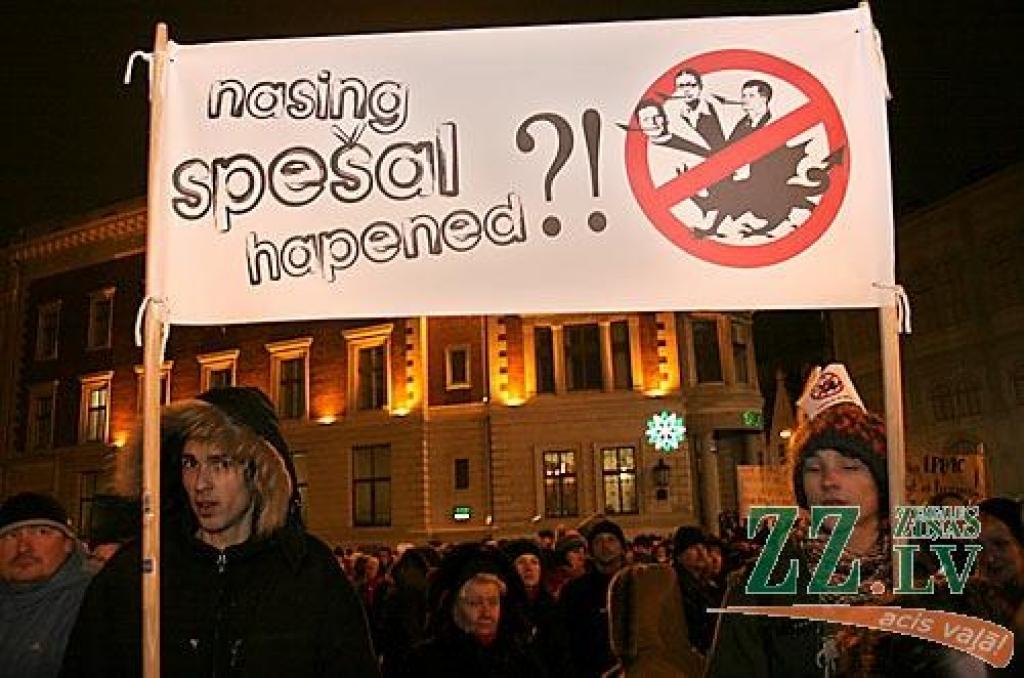 Otrdienas vakarā Vecrīgā, Doma laukumā notikušajā protesta akcijā vairāk nekā 10 000 iedzīvotāju ar ovācijām un svilpieniem atbalstīja Valsts prezidentam Valdim Zatleram izteikto aicinājumu atlaist Saeimu. Pēc pasākuma diemžēl notika...
