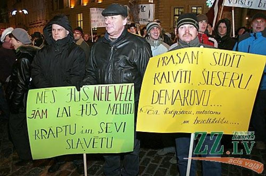 Otrdienas vakarā Vecrīgā, Doma laukumā notikušajā protesta akcijā vairāk nekā 10 000 iedzīvotāju ar ovācijām un svilpieniem atbalstīja Valsts prezidentam Valdim Zatleram izteikto aicinājumu atlaist Saeimu. Pēc pasākuma diemžēl notika...