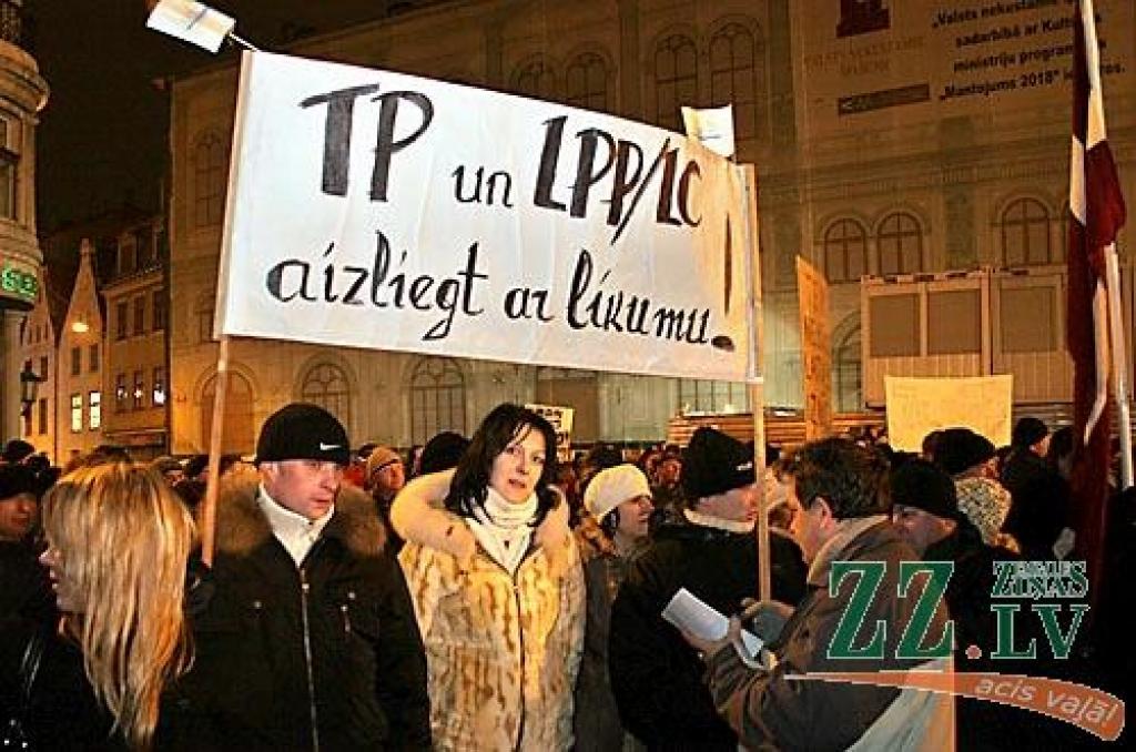 Otrdienas vakarā Vecrīgā, Doma laukumā notikušajā protesta akcijā vairāk nekā 10 000 iedzīvotāju ar ovācijām un svilpieniem atbalstīja Valsts prezidentam Valdim Zatleram izteikto aicinājumu atlaist Saeimu. Pēc pasākuma diemžēl notika...
