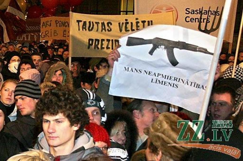 Otrdienas vakarā Vecrīgā, Doma laukumā notikušajā protesta akcijā vairāk nekā 10 000 iedzīvotāju ar ovācijām un svilpieniem atbalstīja Valsts prezidentam Valdim Zatleram izteikto aicinājumu atlaist Saeimu. Pēc pasākuma diemžēl notika...