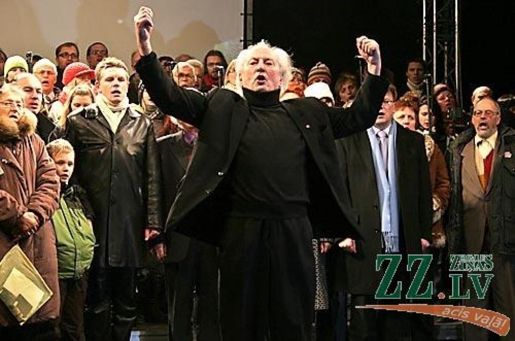 Otrdienas vakarā Vecrīgā, Doma laukumā notikušajā protesta akcijā vairāk nekā 10 000 iedzīvotāju ar ovācijām un svilpieniem atbalstīja Valsts prezidentam Valdim Zatleram izteikto aicinājumu atlaist Saeimu. Pēc pasākuma diemžēl notika...