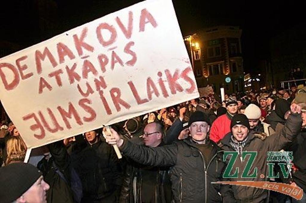 Otrdienas vakarā Vecrīgā, Doma laukumā notikušajā protesta akcijā vairāk nekā 10 000 iedzīvotāju ar ovācijām un svilpieniem atbalstīja Valsts prezidentam Valdim Zatleram izteikto aicinājumu atlaist Saeimu. Pēc pasākuma diemžēl notika...
