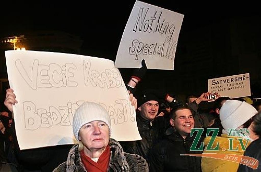 Otrdienas vakarā Vecrīgā, Doma laukumā notikušajā protesta akcijā vairāk nekā 10 000 iedzīvotāju ar ovācijām un svilpieniem atbalstīja Valsts prezidentam Valdim Zatleram izteikto aicinājumu atlaist Saeimu. Pēc pasākuma diemžēl notika...