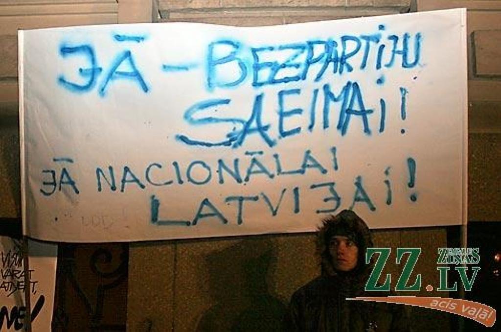 Otrdienas vakarā Vecrīgā, Doma laukumā notikušajā protesta akcijā vairāk nekā 10 000 iedzīvotāju ar ovācijām un svilpieniem atbalstīja Valsts prezidentam Valdim Zatleram izteikto aicinājumu atlaist Saeimu. Pēc pasākuma diemžēl notika...
