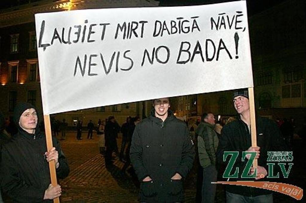 Otrdienas vakarā Vecrīgā, Doma laukumā notikušajā protesta akcijā vairāk nekā 10 000 iedzīvotāju ar ovācijām un svilpieniem atbalstīja Valsts prezidentam Valdim Zatleram izteikto aicinājumu atlaist Saeimu. Pēc pasākuma diemžēl notika...