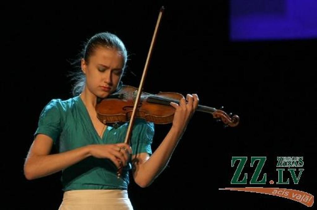 Šīs nedēļas sākumā pareizticīgie svinēja Ziemassvētkus, bet sestdien Jelgavas kultūras namā par godu šiem svētkiem notika koncerts. Tajā piedalījās Pleskavas (Krievija) 2.Mūzikas skolas bērnu koris, Jelgavas Mūzikas vidusskolas audzēkņi,...