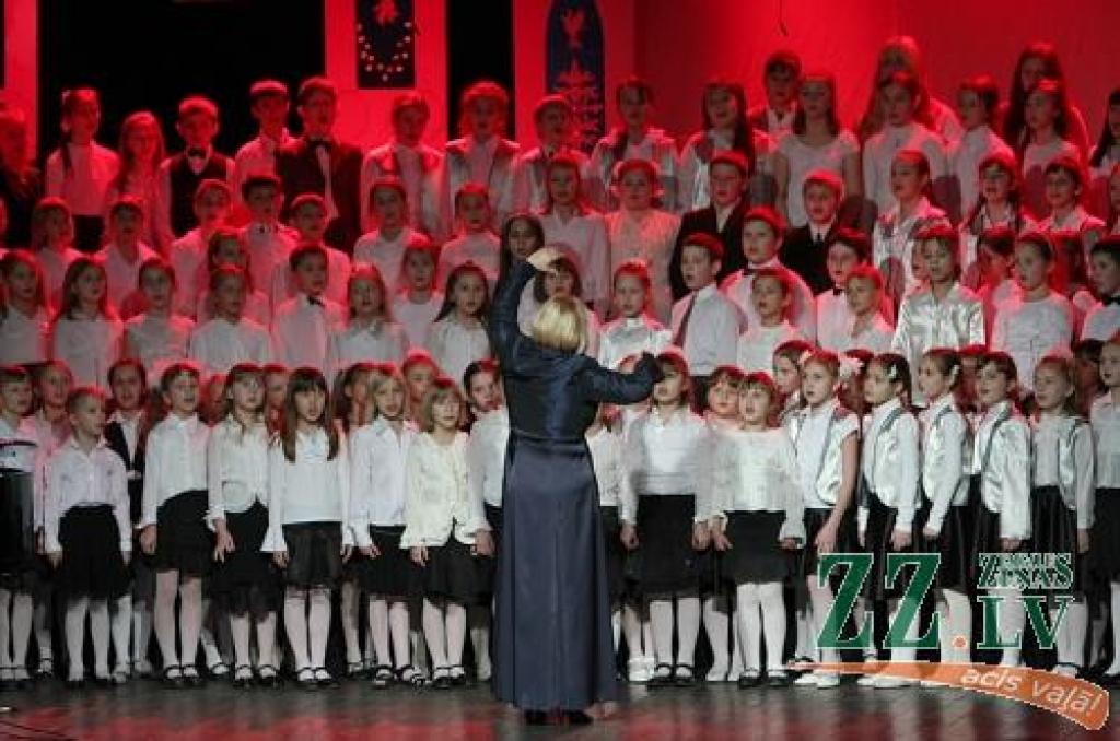 Šīs nedēļas sākumā pareizticīgie svinēja Ziemassvētkus, bet sestdien Jelgavas kultūras namā par godu šiem svētkiem notika koncerts. Tajā piedalījās Pleskavas (Krievija) 2.Mūzikas skolas bērnu koris, Jelgavas Mūzikas vidusskolas audzēkņi,...