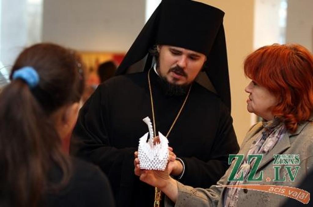 Šīs nedēļas sākumā pareizticīgie svinēja Ziemassvētkus, bet sestdien Jelgavas kultūras namā par godu šiem svētkiem notika koncerts. Tajā piedalījās Pleskavas (Krievija) 2.Mūzikas skolas bērnu koris, Jelgavas Mūzikas vidusskolas audzēkņi,...