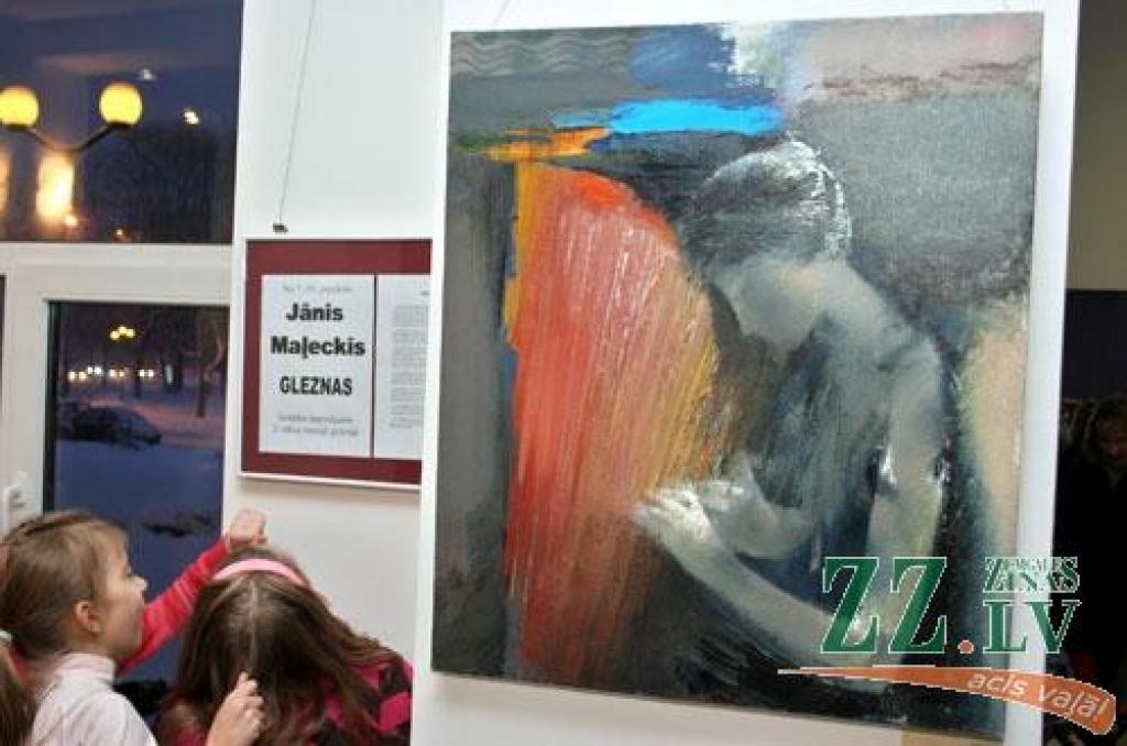 Jelgavas kultūras namā līdz janvāra beigām apskatāma Jāņa Maļecka un Ilvas Kalnrozes gleznu  izstādes. J.Maļeckis pazīstams kā Latvijas Mūzikas akadēmijas profesors, pianists, kamermūziķis un kvarteta «Rix» dalībnieks, taču ir ieguvis...