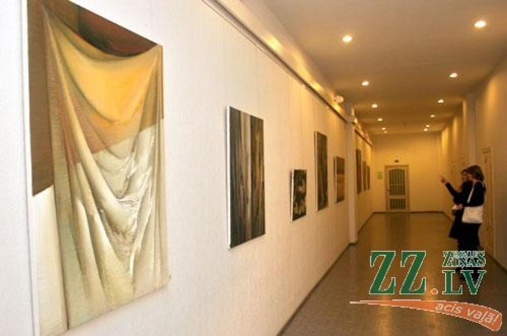 Jelgavas kultūras namā līdz janvāra beigām apskatāma Jāņa Maļecka un Ilvas Kalnrozes gleznu  izstādes. J.Maļeckis pazīstams kā Latvijas Mūzikas akadēmijas profesors, pianists, kamermūziķis un kvarteta «Rix» dalībnieks, taču ir ieguvis...