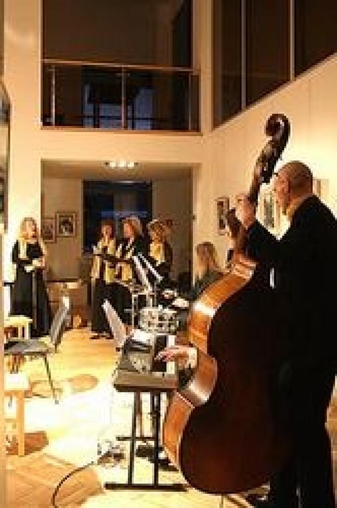Piektdien Jelgavas kultūras namā izskanēja Jelgavas Mūzikas vidusskolas kokles spēles un dziedāšanas skolotājas Birutas Derumas jubilejas koncerts, kurā uzstājās aģentūras «Kultūra» vokāli instrumentālais ansamblis «Rūta», koklētājas Inese...