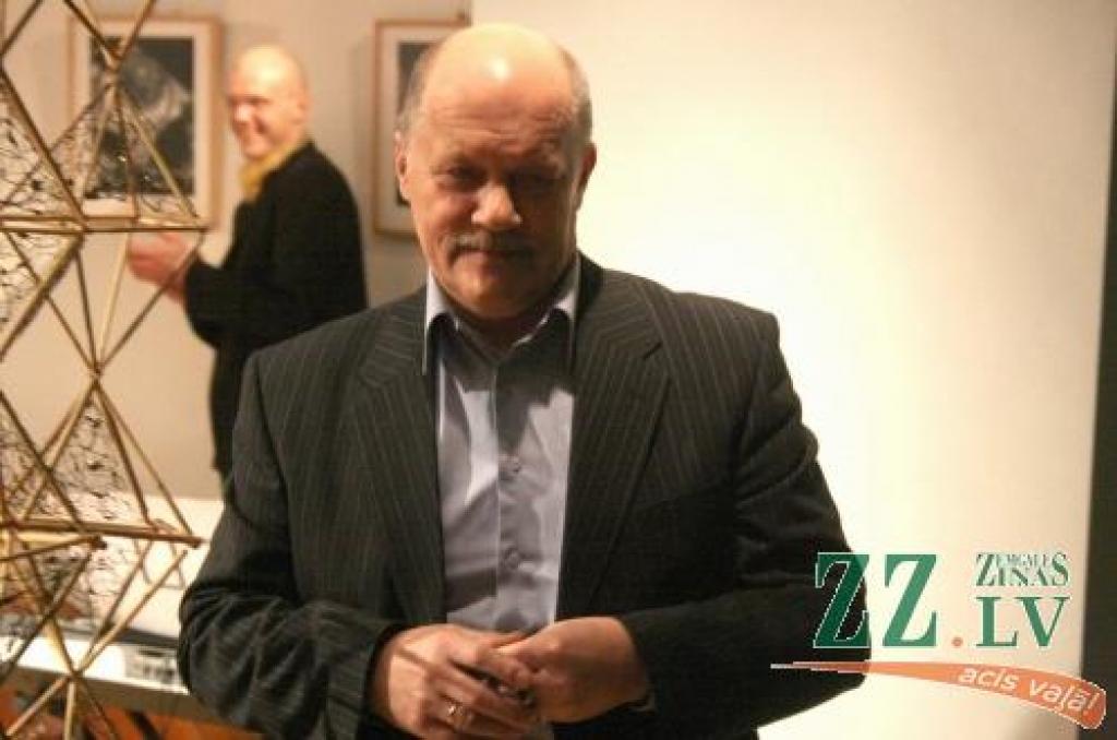 Piektdien Jelgavas kultūras namā izskanēja Jelgavas Mūzikas vidusskolas kokles spēles un dziedāšanas skolotājas Birutas Derumas jubilejas koncerts, kurā uzstājās aģentūras «Kultūra» vokāli instrumentālais ansamblis «Rūta», koklētājas Inese...