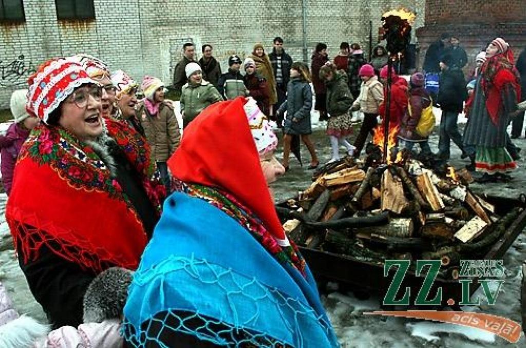 Ar dziesmām, dejām, pašgatavotu darbu aplūkošanu, svētku pankūku un gardumu nobaudīšanu piektdien Jelgavas 2.pamatskolā aizvadīta Masļenica – ziemas pavadīšana pēc krievu tradīcijām. Pasākuma noslēgumā tika sadedzināta ziemu simbolizējošā...