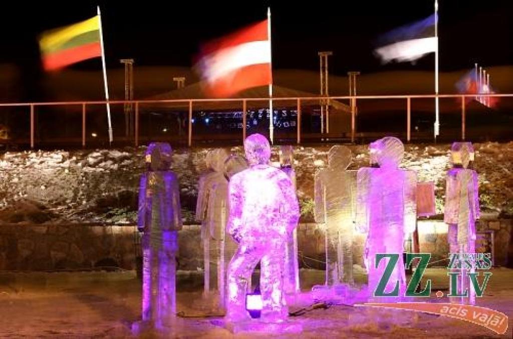 Uzvaras parkā ar krāšņu uguns šovu un izgaismotu ledus skulptūru parādi noslēdzies 11.Starptautiskais ledus skulptūru festivāls, kam šogad bija dots nosaukums «Mīlas galaktika». Fotoreportāžā no sestdienas vakara - ko šāgada grandiozajam...