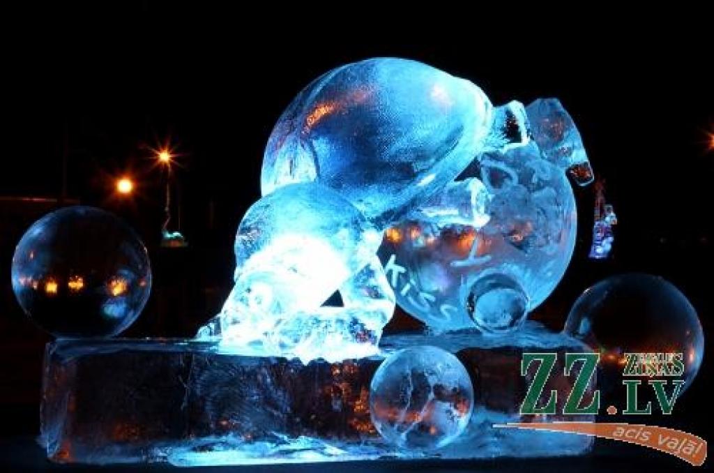 Uzvaras parkā ar krāšņu uguns šovu un izgaismotu ledus skulptūru parādi noslēdzies 11.Starptautiskais ledus skulptūru festivāls, kam šogad bija dots nosaukums «Mīlas galaktika». Fotoreportāžā no sestdienas vakara - ko šāgada grandiozajam...