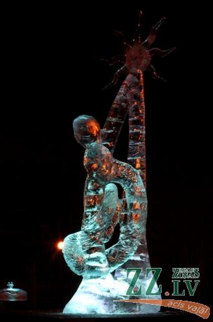 Uzvaras parkā ar krāšņu uguns šovu un izgaismotu ledus skulptūru parādi noslēdzies 11.Starptautiskais ledus skulptūru festivāls, kam šogad bija dots nosaukums «Mīlas galaktika». Fotoreportāžā no sestdienas vakara - ko šāgada grandiozajam...