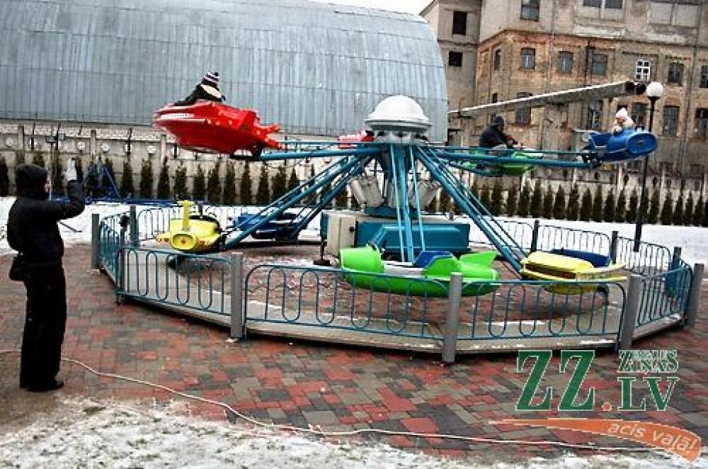 Sestdien Uzvaras parkā skatītājiem atvērts skulptūru parks, kurā apskatei izstādīti 11.Starptautiskā ledus skulptūru festivāla «Galaxy of Love» ietvaros tapušie darbi. Šogad festivālā piedalās 15 komandas un 30 mākslinieki no deviņām...