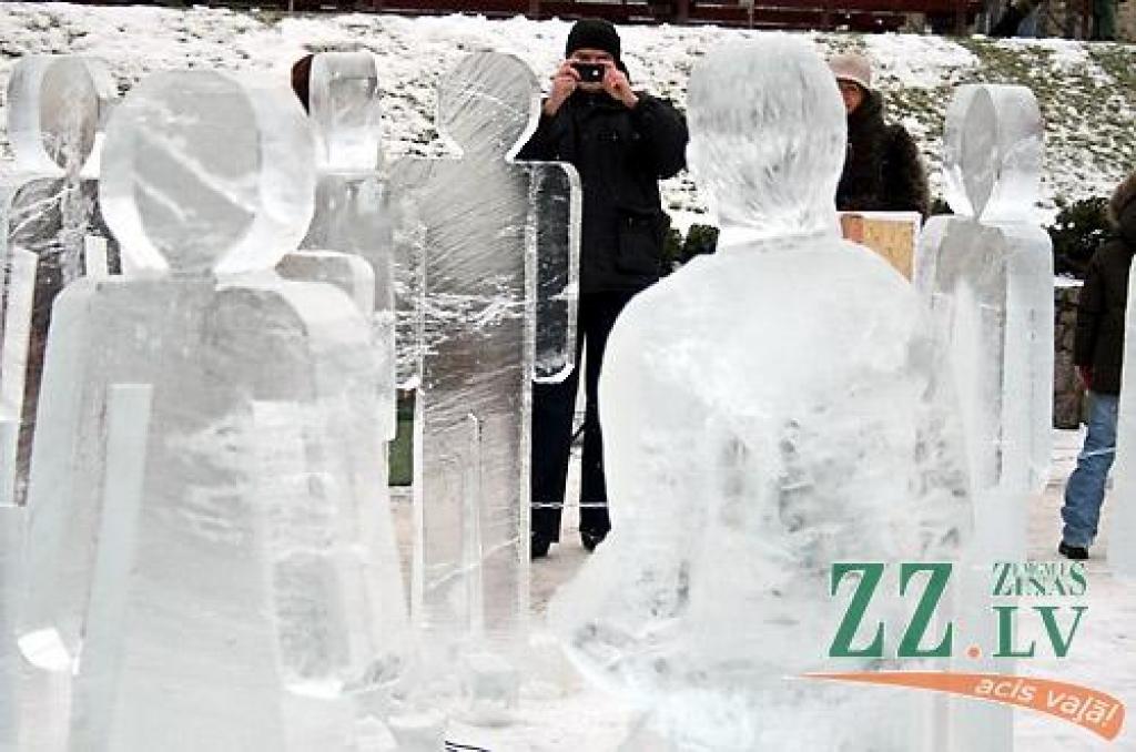Sestdien Uzvaras parkā skatītājiem atvērts skulptūru parks, kurā apskatei izstādīti 11.Starptautiskā ledus skulptūru festivāla «Galaxy of Love» ietvaros tapušie darbi. Šogad festivālā piedalās 15 komandas un 30 mākslinieki no deviņām...