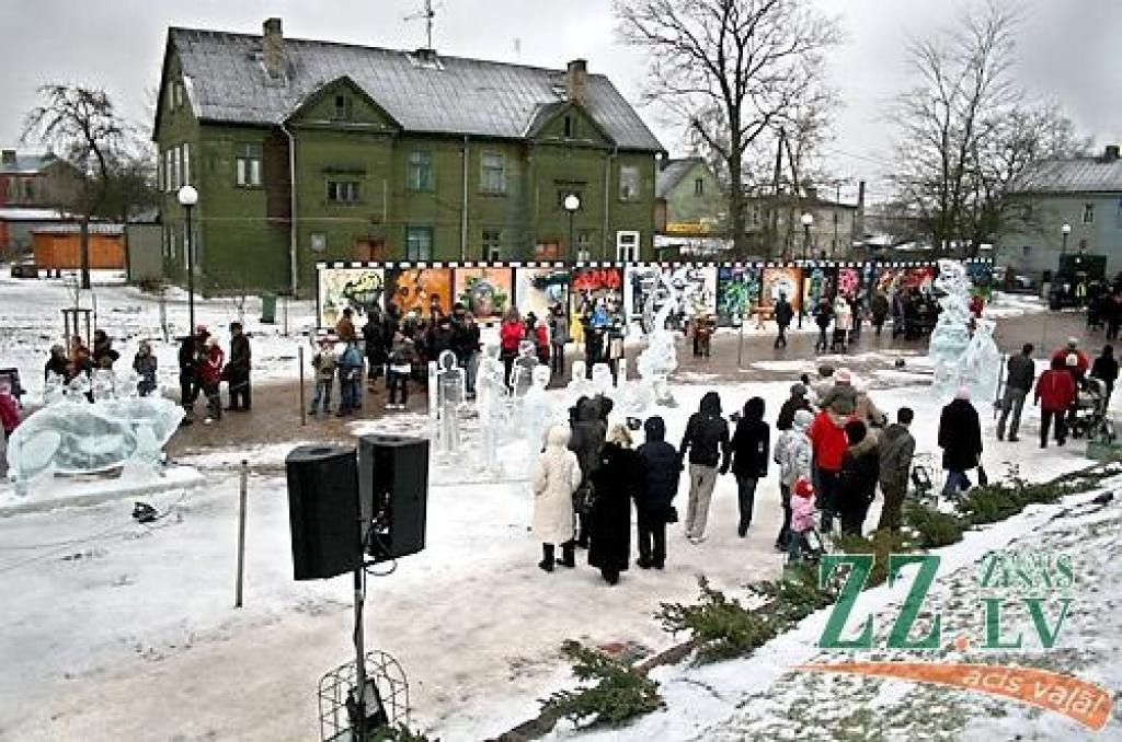 Sestdien Uzvaras parkā skatītājiem atvērts skulptūru parks, kurā apskatei izstādīti 11.Starptautiskā ledus skulptūru festivāla «Galaxy of Love» ietvaros tapušie darbi. Šogad festivālā piedalās 15 komandas un 30 mākslinieki no deviņām...
