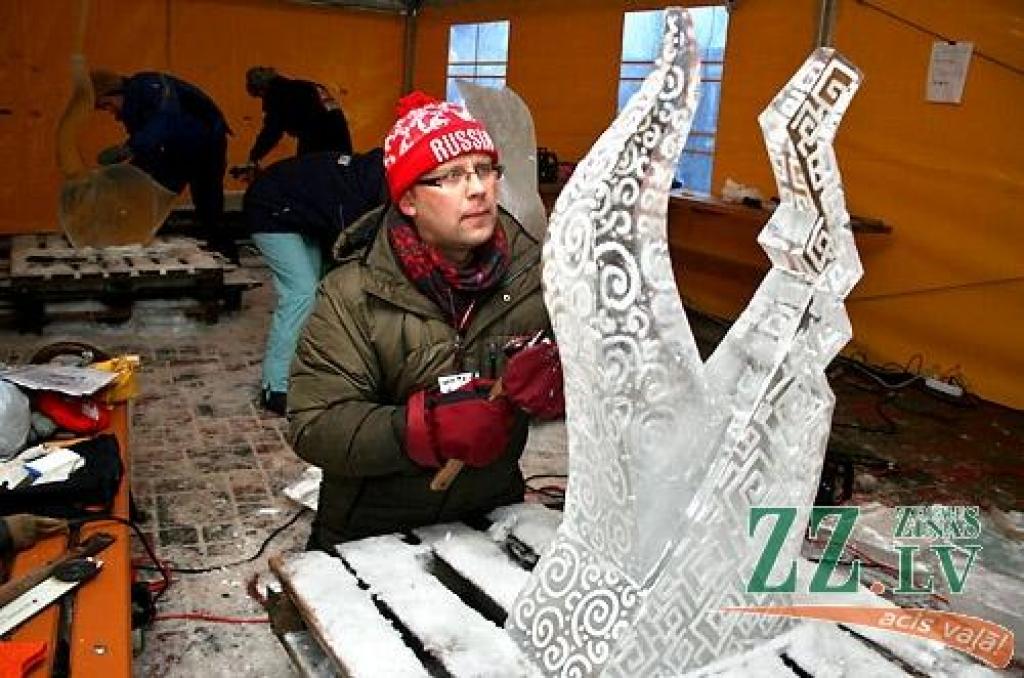 Jelgavā sācies 11.Starptautiskais ledus skulptūru festivāls. Vispirms 30 uz festivālu ieradušies ledus skulptori Uzvaras parkā izvietotajās teltīs veido mazās skulptūras par tēmu «Mīlas galaktika», kam sekos komandu darbs pie 15 lielajiem...
