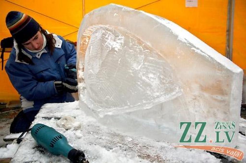 Jelgavā sācies 11.Starptautiskais ledus skulptūru festivāls. Vispirms 30 uz festivālu ieradušies ledus skulptori Uzvaras parkā izvietotajās teltīs veido mazās skulptūras par tēmu «Mīlas galaktika», kam sekos komandu darbs pie 15 lielajiem...