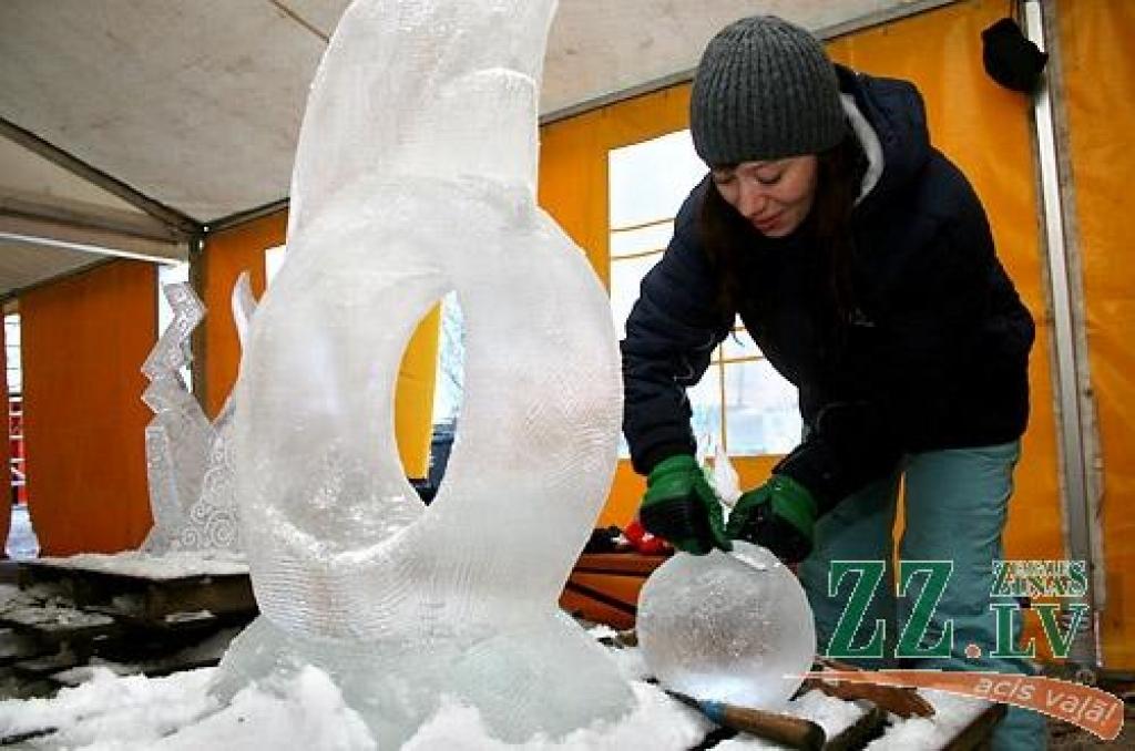 Jelgavā sācies 11.Starptautiskais ledus skulptūru festivāls. Vispirms 30 uz festivālu ieradušies ledus skulptori Uzvaras parkā izvietotajās teltīs veido mazās skulptūras par tēmu «Mīlas galaktika», kam sekos komandu darbs pie 15 lielajiem...