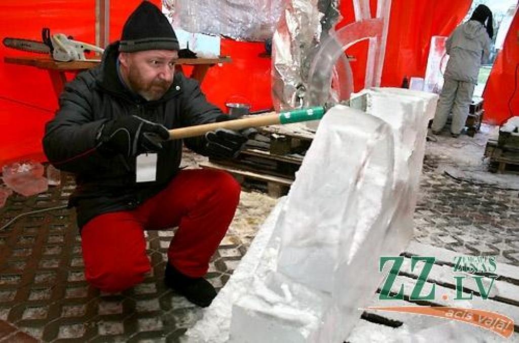 Jelgavā sācies 11.Starptautiskais ledus skulptūru festivāls. Vispirms 30 uz festivālu ieradušies ledus skulptori Uzvaras parkā izvietotajās teltīs veido mazās skulptūras par tēmu «Mīlas galaktika», kam sekos komandu darbs pie 15 lielajiem...