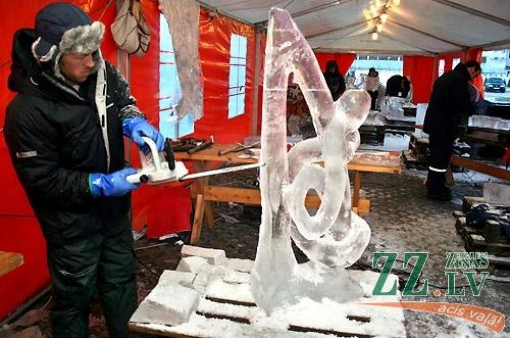 Jelgavā sācies 11.Starptautiskais ledus skulptūru festivāls. Vispirms 30 uz festivālu ieradušies ledus skulptori Uzvaras parkā izvietotajās teltīs veido mazās skulptūras par tēmu «Mīlas galaktika», kam sekos komandu darbs pie 15 lielajiem...