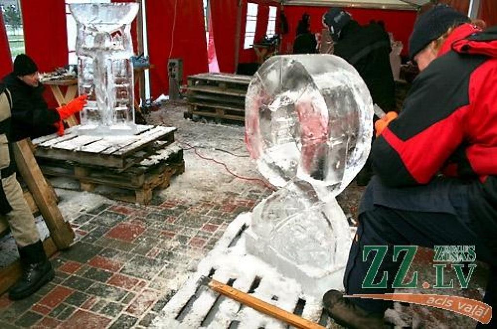 Jelgavā sācies 11.Starptautiskais ledus skulptūru festivāls. Vispirms 30 uz festivālu ieradušies ledus skulptori Uzvaras parkā izvietotajās teltīs veido mazās skulptūras par tēmu «Mīlas galaktika», kam sekos komandu darbs pie 15 lielajiem...