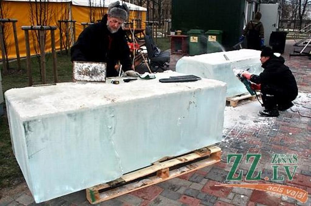 Jelgavā sācies 11.Starptautiskais ledus skulptūru festivāls. Vispirms 30 uz festivālu ieradušies ledus skulptori Uzvaras parkā izvietotajās teltīs veido mazās skulptūras par tēmu «Mīlas galaktika», kam sekos komandu darbs pie 15 lielajiem...