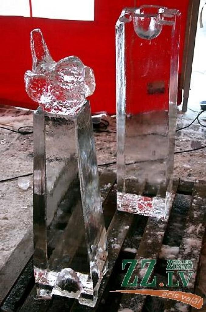 Jelgavā sācies 11.Starptautiskais ledus skulptūru festivāls. Vispirms 30 uz festivālu ieradušies ledus skulptori Uzvaras parkā izvietotajās teltīs veido mazās skulptūras par tēmu «Mīlas galaktika», kam sekos komandu darbs pie 15 lielajiem...