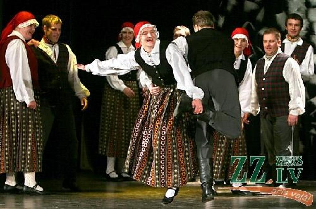 Sestdien Ozolniekos rajonā pazīstami dažādu paaudžu deju kolektīvi pulcējās pasākumā «Ziemas sadancis 2009». Šajā pēcpusdienā deju soļa raitumu uz skatuves demonstrēja tādi deju cienītājiem labi zināmi kolektīvi kā «Ozolnieki», «Medaga»,...