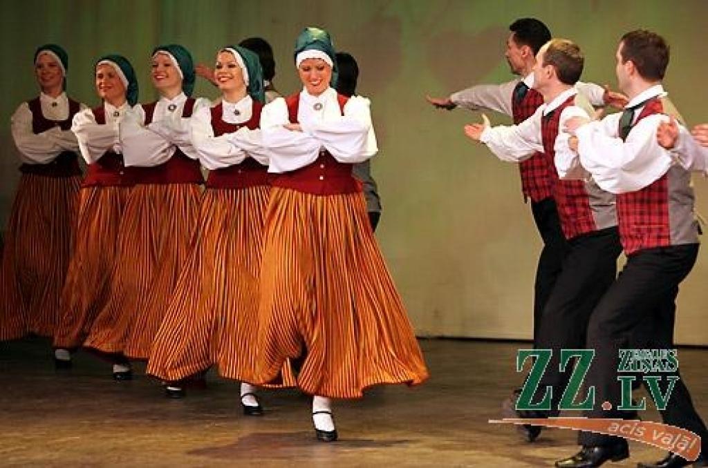 Sestdienas vakarā Jelgavas kultūras namā bija īsti svētki visiem deju cienītājiem - notika Latvijas labāko Tautas deju ansambļu koncerts «Mēs mīlam dejā». Koncertā piedalījās Tautas deju ansambļi «Rotaļa», «Dancis», «Teiksma», «Līgo»,...