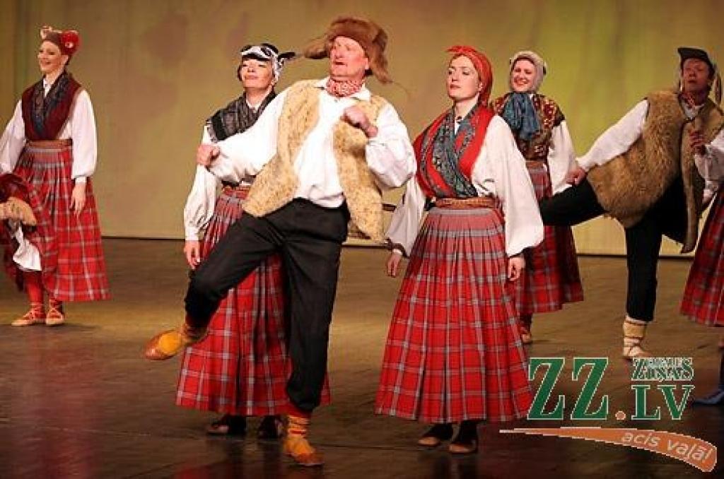 Sestdienas vakarā Jelgavas kultūras namā bija īsti svētki visiem deju cienītājiem - notika Latvijas labāko Tautas deju ansambļu koncerts «Mēs mīlam dejā». Koncertā piedalījās Tautas deju ansambļi «Rotaļa», «Dancis», «Teiksma», «Līgo»,...