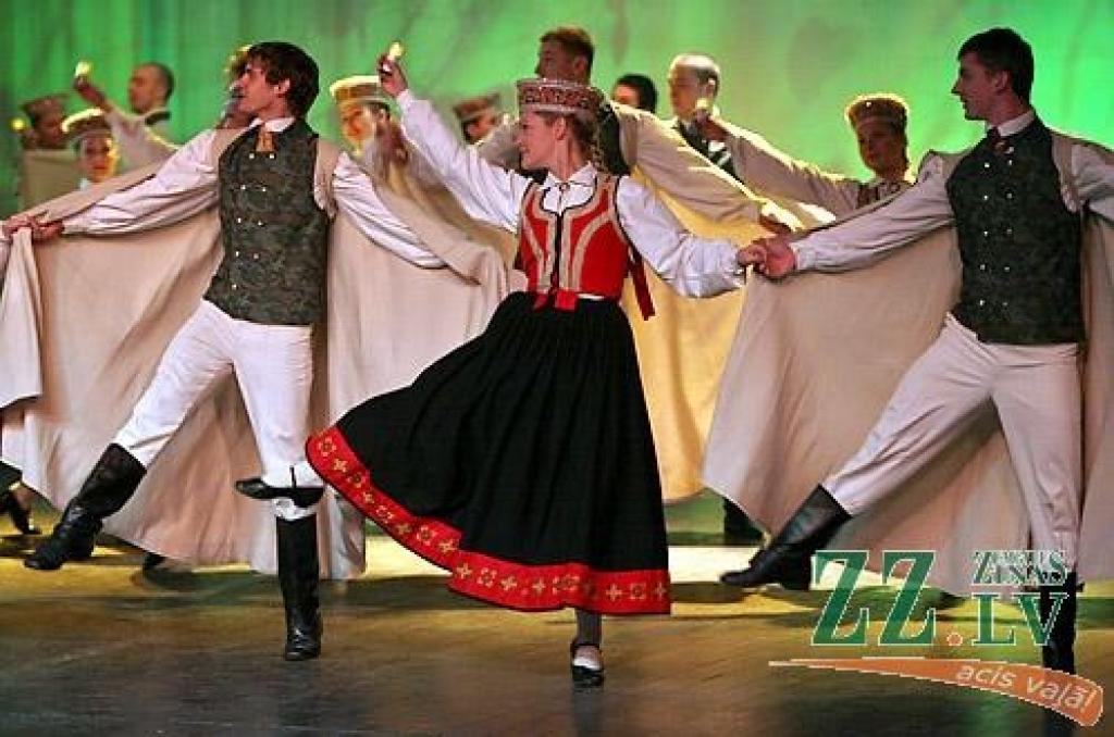 Sestdienas vakarā Jelgavas kultūras namā bija īsti svētki visiem deju cienītājiem - notika Latvijas labāko Tautas deju ansambļu koncerts «Mēs mīlam dejā». Koncertā piedalījās Tautas deju ansambļi «Rotaļa», «Dancis», «Teiksma», «Līgo»,...