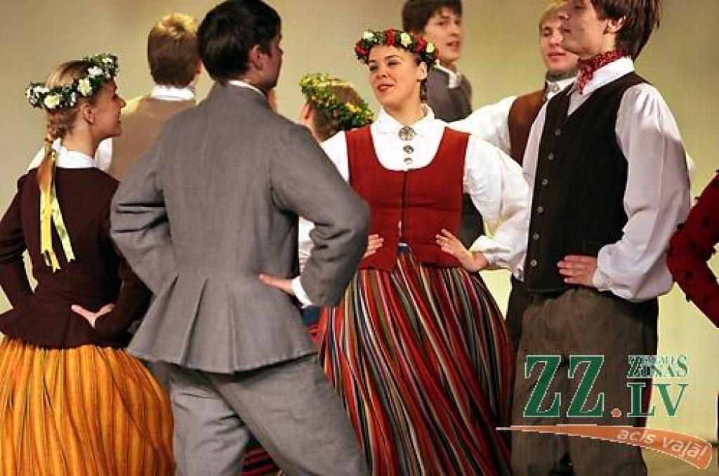 Sestdienas vakarā Jelgavas kultūras namā bija īsti svētki visiem deju cienītājiem - notika Latvijas labāko Tautas deju ansambļu koncerts «Mēs mīlam dejā». Koncertā piedalījās Tautas deju ansambļi «Rotaļa», «Dancis», «Teiksma», «Līgo»,...