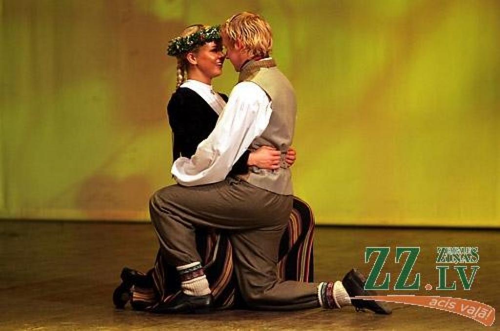 Sestdienas vakarā Jelgavas kultūras namā bija īsti svētki visiem deju cienītājiem - notika Latvijas labāko Tautas deju ansambļu koncerts «Mēs mīlam dejā». Koncertā piedalījās Tautas deju ansambļi «Rotaļa», «Dancis», «Teiksma», «Līgo»,...