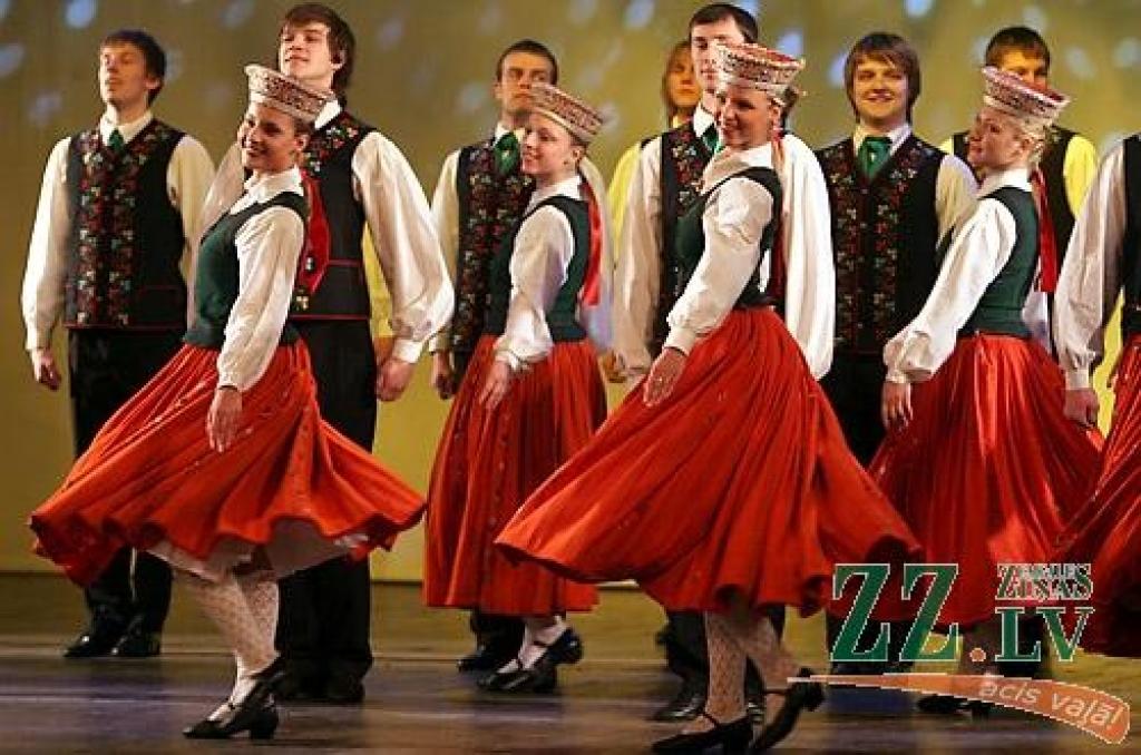 Sestdienas vakarā Jelgavas kultūras namā bija īsti svētki visiem deju cienītājiem - notika Latvijas labāko Tautas deju ansambļu koncerts «Mēs mīlam dejā». Koncertā piedalījās Tautas deju ansambļi «Rotaļa», «Dancis», «Teiksma», «Līgo»,...