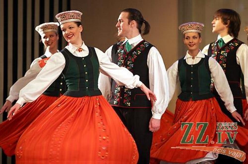 Sestdienas vakarā Jelgavas kultūras namā bija īsti svētki visiem deju cienītājiem - notika Latvijas labāko Tautas deju ansambļu koncerts «Mēs mīlam dejā». Koncertā piedalījās Tautas deju ansambļi «Rotaļa», «Dancis», «Teiksma», «Līgo»,...