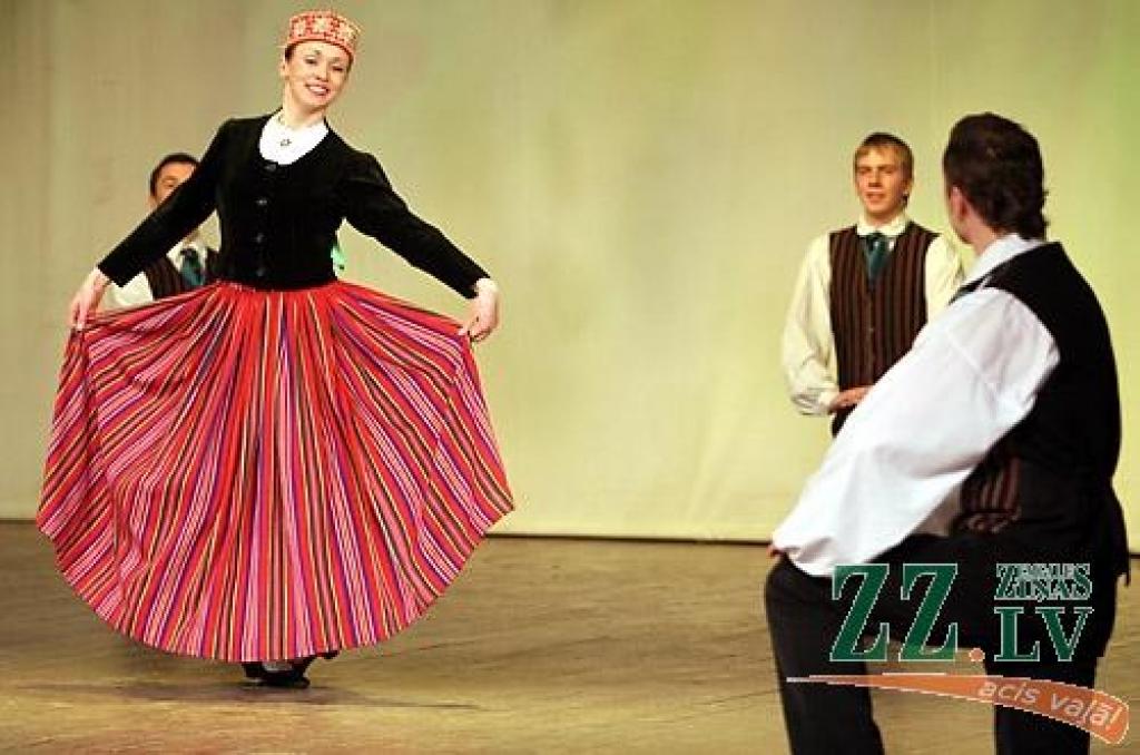 Sestdienas vakarā Jelgavas kultūras namā bija īsti svētki visiem deju cienītājiem - notika Latvijas labāko Tautas deju ansambļu koncerts «Mēs mīlam dejā». Koncertā piedalījās Tautas deju ansambļi «Rotaļa», «Dancis», «Teiksma», «Līgo»,...