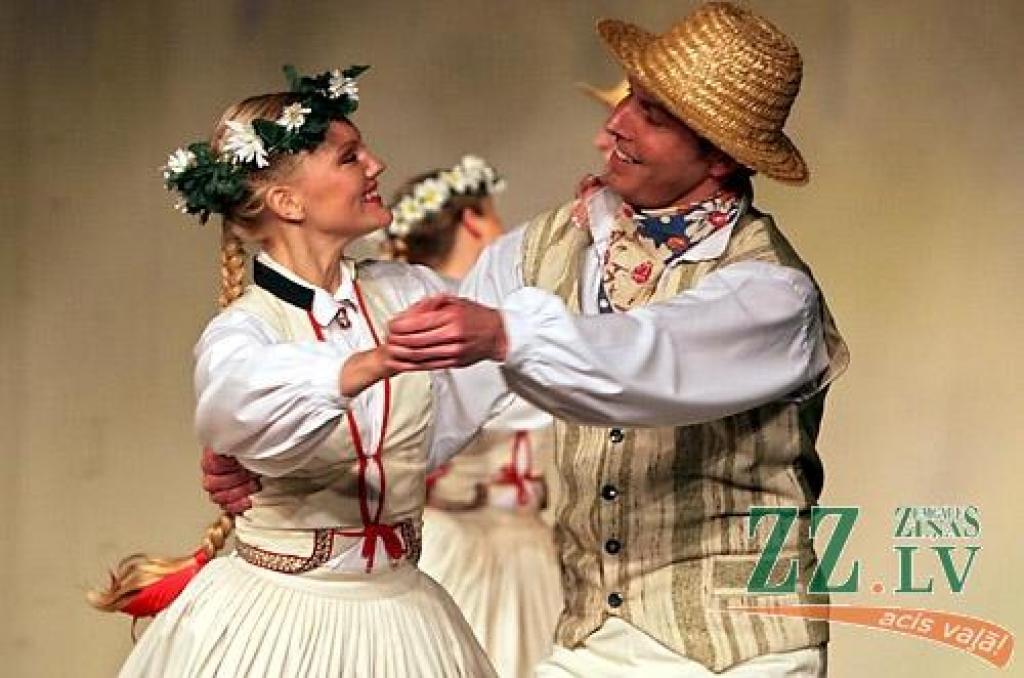 Sestdienas vakarā Jelgavas kultūras namā bija īsti svētki visiem deju cienītājiem - notika Latvijas labāko Tautas deju ansambļu koncerts «Mēs mīlam dejā». Koncertā piedalījās Tautas deju ansambļi «Rotaļa», «Dancis», «Teiksma», «Līgo»,...