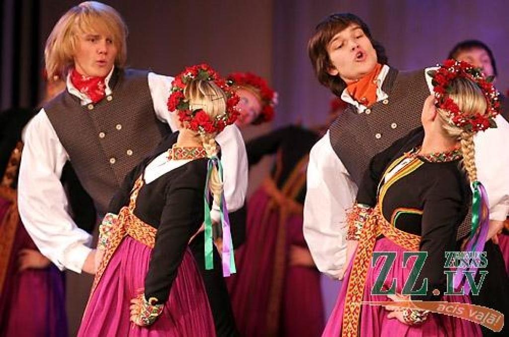 Sestdienas vakarā Jelgavas kultūras namā bija īsti svētki visiem deju cienītājiem - notika Latvijas labāko Tautas deju ansambļu koncerts «Mēs mīlam dejā». Koncertā piedalījās Tautas deju ansambļi «Rotaļa», «Dancis», «Teiksma», «Līgo»,...