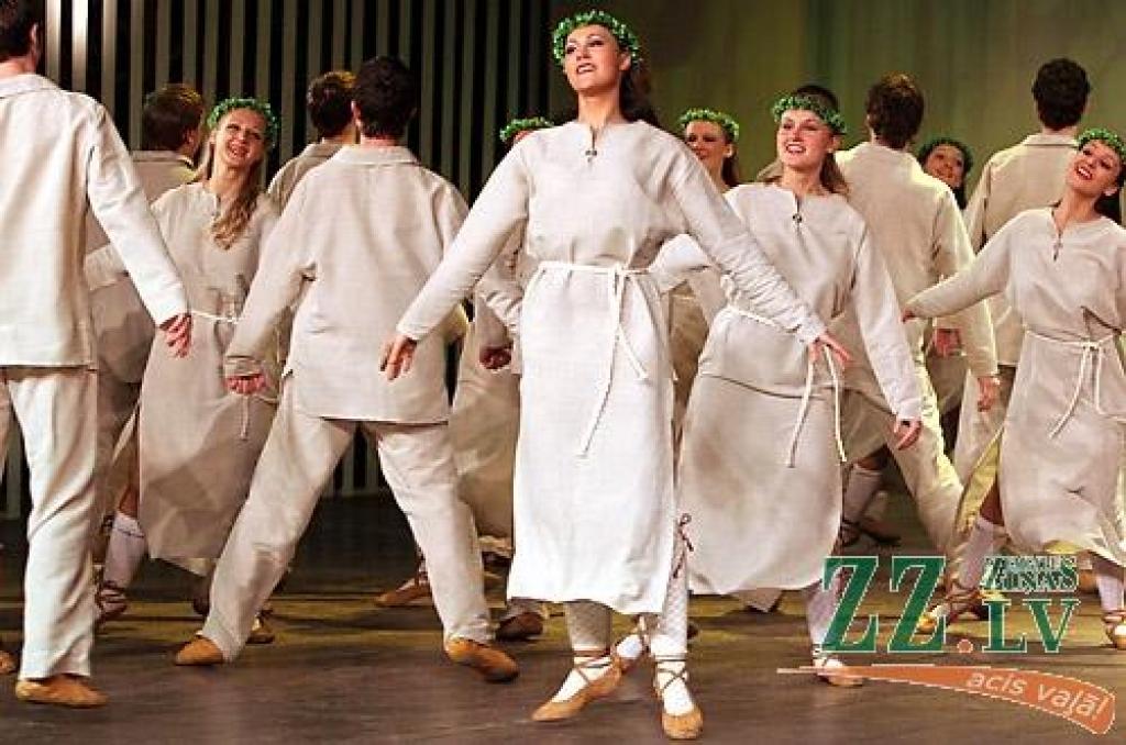 Sestdienas vakarā Jelgavas kultūras namā bija īsti svētki visiem deju cienītājiem - notika Latvijas labāko Tautas deju ansambļu koncerts «Mēs mīlam dejā». Koncertā piedalījās Tautas deju ansambļi «Rotaļa», «Dancis», «Teiksma», «Līgo»,...