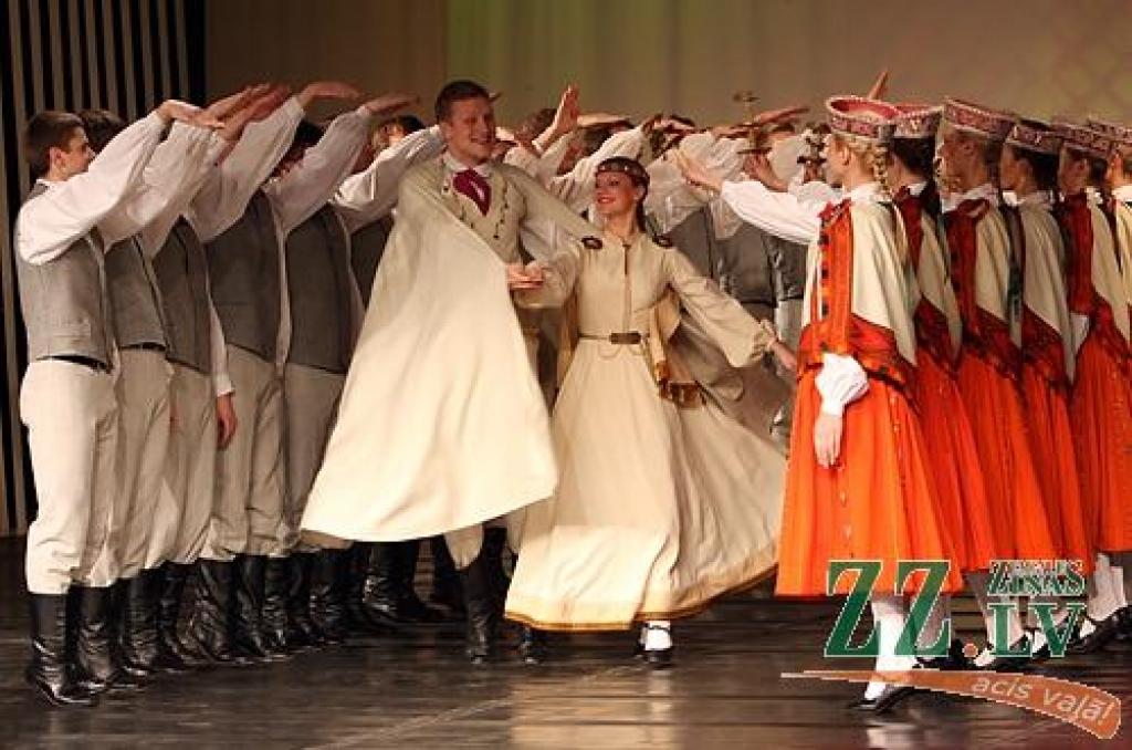 Baltijas valstu lauksaimniecības augstskolu tautas deju ansambļu koncerts «Baltija dejo» Jelgavas kultūras namā.