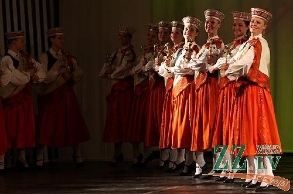 Baltijas valstu lauksaimniecības augstskolu tautas deju ansambļu koncerts «Baltija dejo» Jelgavas kultūras namā.