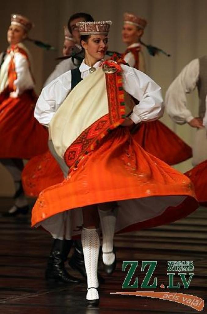 Baltijas valstu lauksaimniecības augstskolu tautas deju ansambļu koncerts «Baltija dejo» Jelgavas kultūras namā.