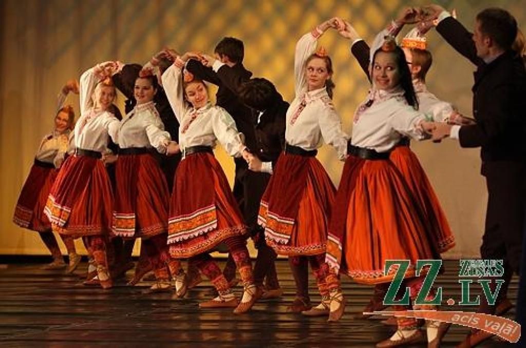 Baltijas valstu lauksaimniecības augstskolu tautas deju ansambļu koncerts «Baltija dejo» Jelgavas kultūras namā.