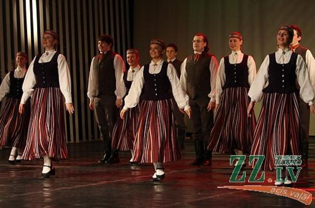 Baltijas valstu lauksaimniecības augstskolu tautas deju ansambļu koncerts «Baltija dejo» Jelgavas kultūras namā.