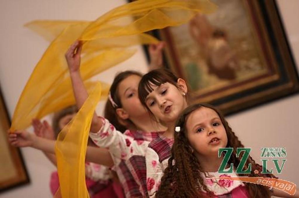 Piektdienas vakarā Jelgavas Ģederta Eliasa Vēstures un mākslas muzejā klātesošie varēja baudīt Teātra dienai veltītu koncertu «Dziesmas no teātru izrādēm». Pazīstamas dziesmas un mazāk zināmus darbus izpildīja jauktais koris «Mītava» un...