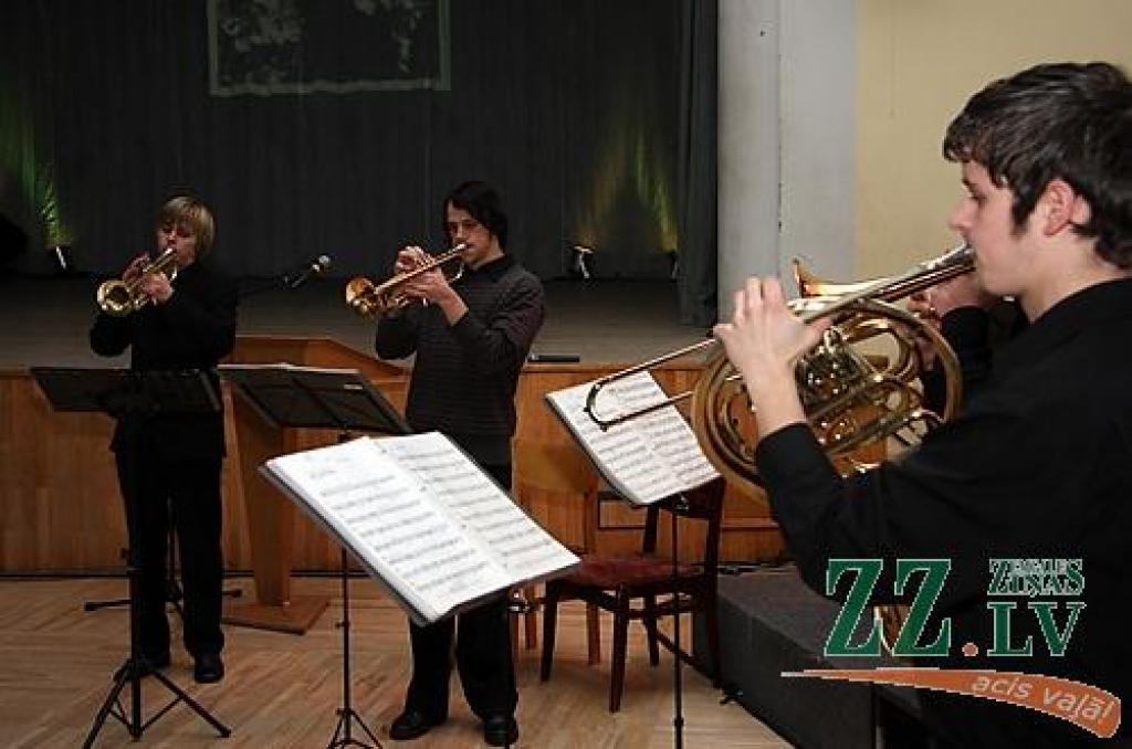 Trešdienas vakarā Jelgavas pils aulā aizvadīts Latvijas Lauksaimniecības universitātes (LLU) jubilejas gadam veltīts koncerts «Pavasaris pirms 70 gadiem». Pavasara koncertu rīkošana ir LLU Studentu kluba uzturēta tradīcija, un šogad tajā...